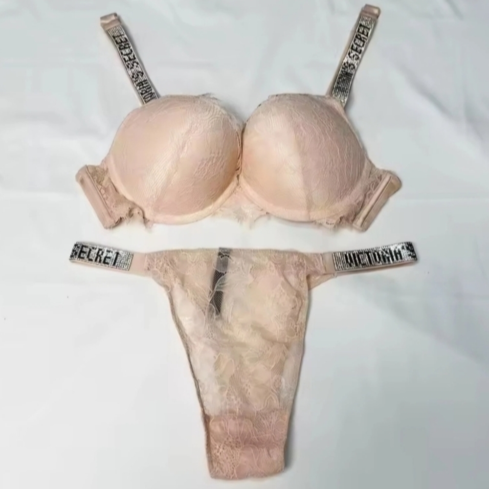 Victoria's Secret Lace Bra and Panty Set - Cream